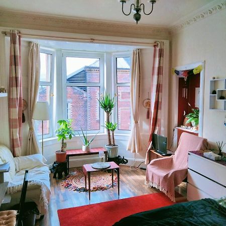 Spacious Flat In Bridgeton, Глазго Экстерьер фото